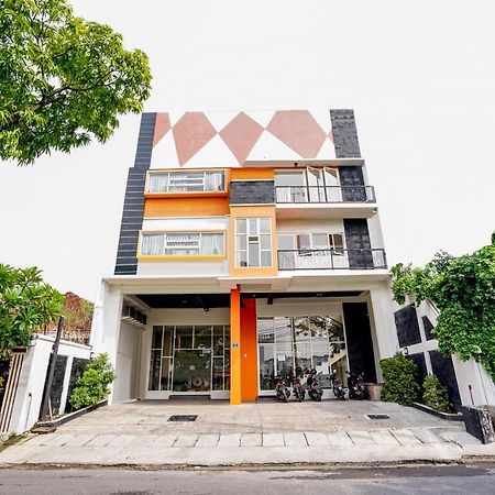 Pratisarawirya Guesthouse by ecommerceloka Surabaya Eksteriør billede
