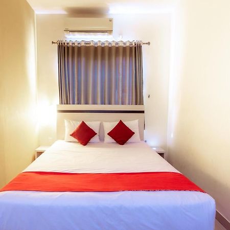 Pratisarawirya Guesthouse by ecommerceloka Surabaya Eksteriør billede