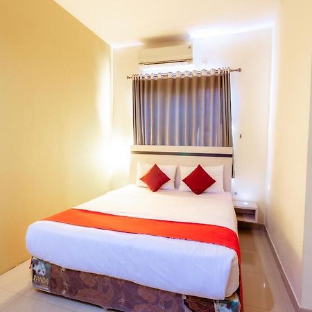 Pratisarawirya Guesthouse by ecommerceloka Surabaya Eksteriør billede