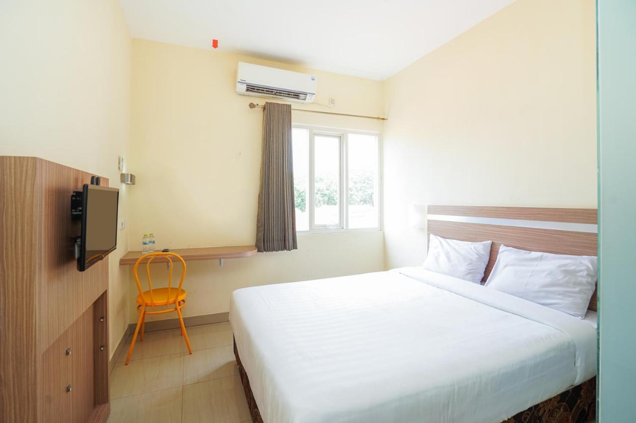 Pratisarawirya Guesthouse by ecommerceloka Surabaya Eksteriør billede