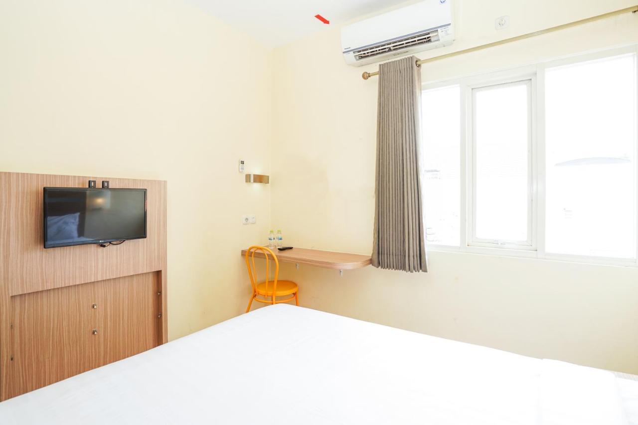 Pratisarawirya Guesthouse by ecommerceloka Surabaya Eksteriør billede