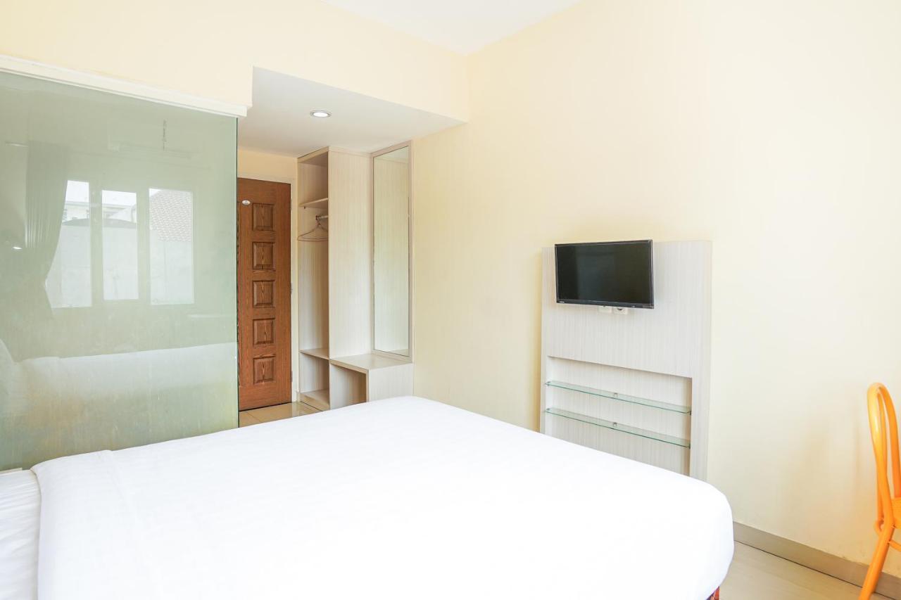 Pratisarawirya Guesthouse by ecommerceloka Surabaya Eksteriør billede