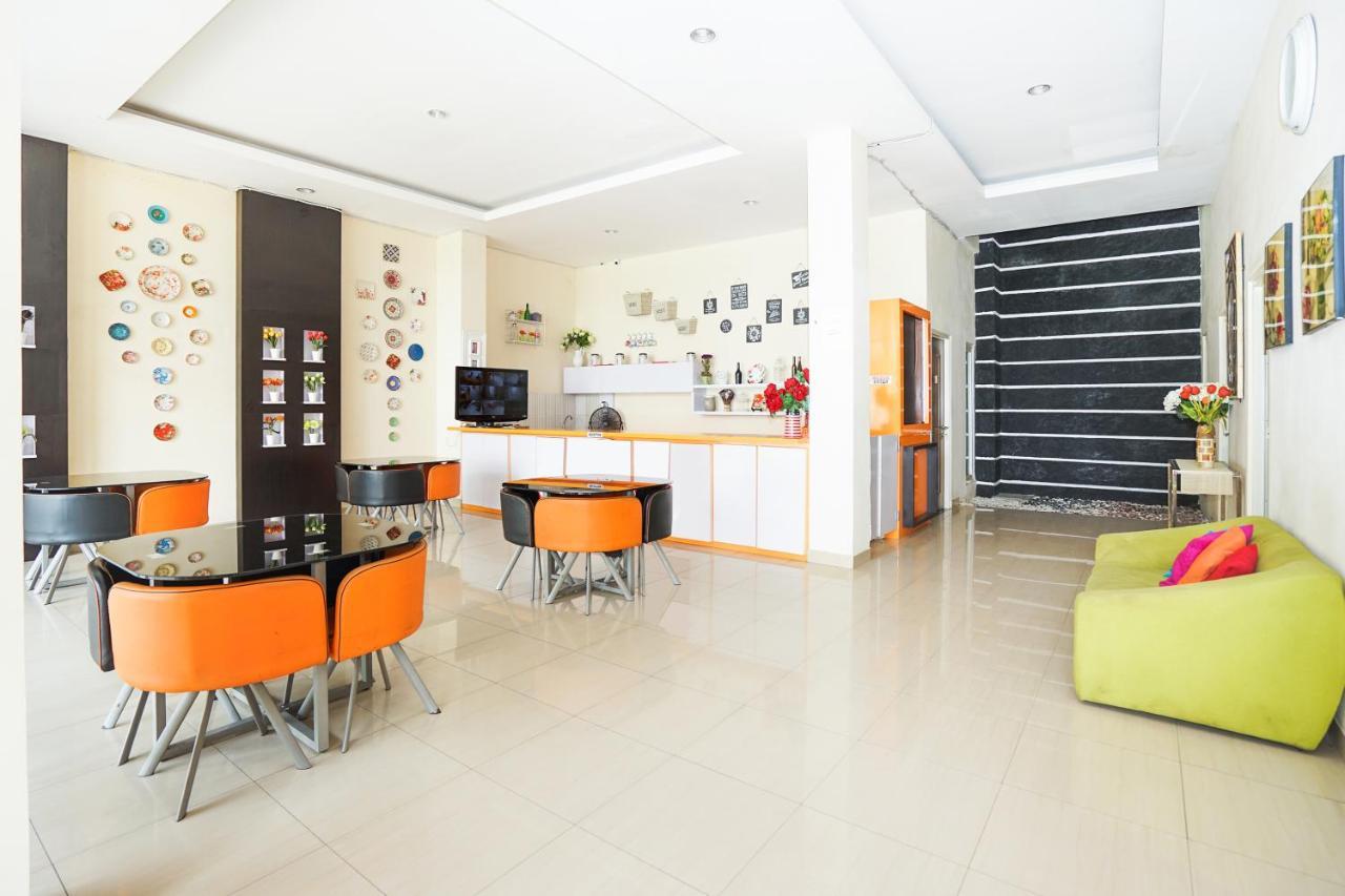 Pratisarawirya Guesthouse by ecommerceloka Surabaya Eksteriør billede