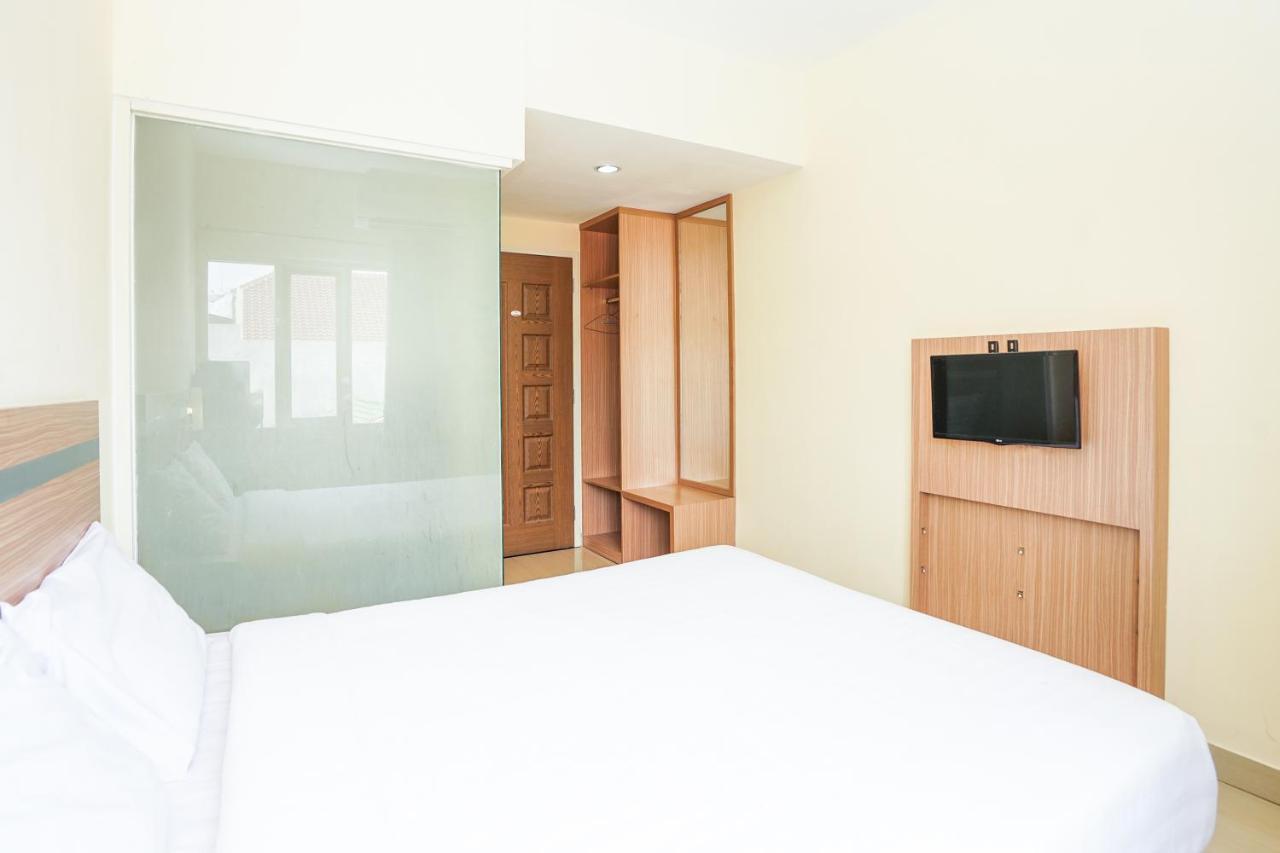Pratisarawirya Guesthouse by ecommerceloka Surabaya Eksteriør billede