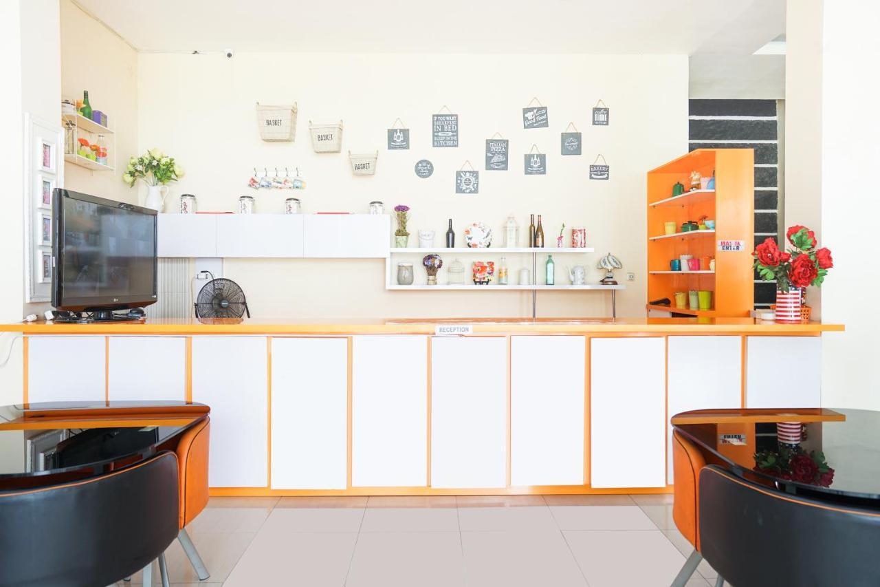 Pratisarawirya Guesthouse by ecommerceloka Surabaya Eksteriør billede