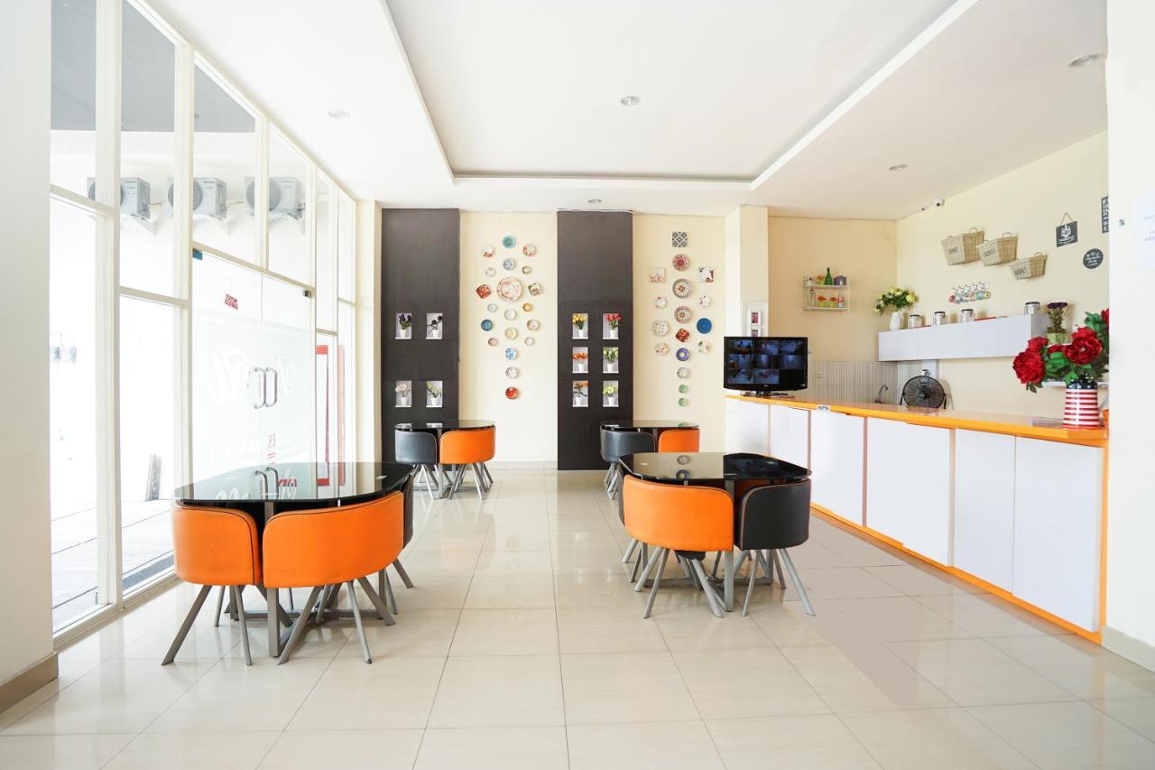 Pratisarawirya Guesthouse by ecommerceloka Surabaya Eksteriør billede