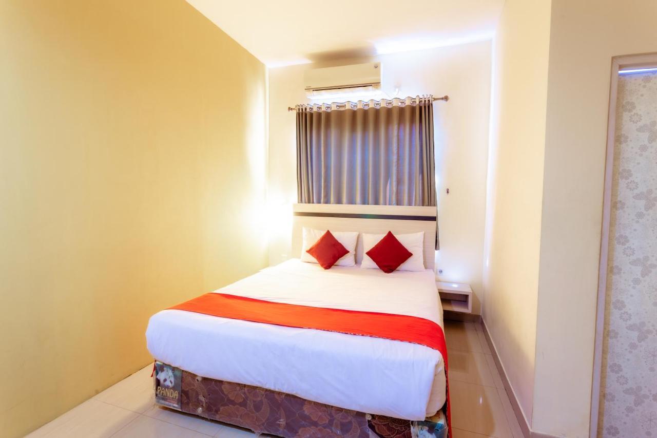 Pratisarawirya Guesthouse by ecommerceloka Surabaya Eksteriør billede