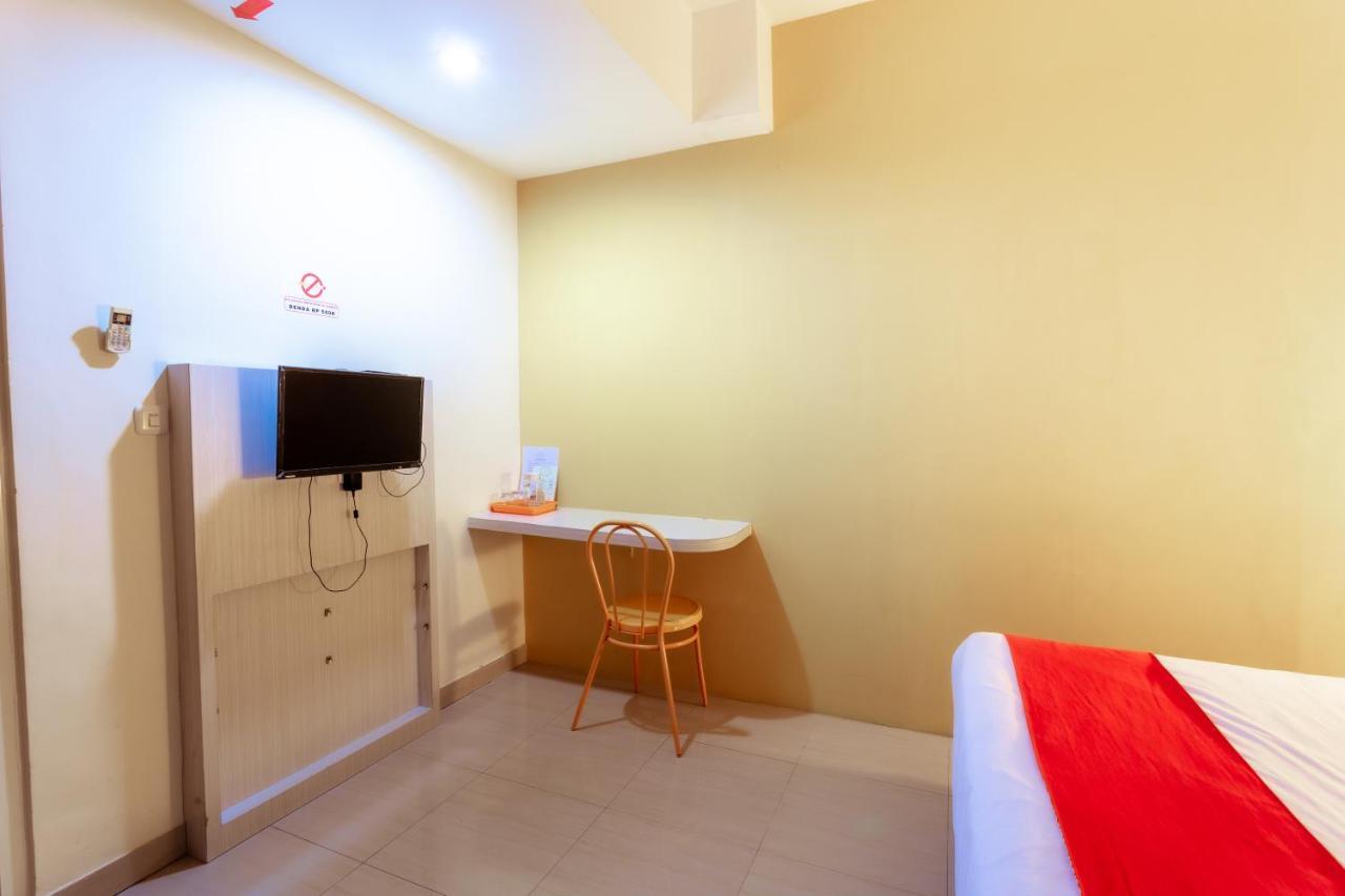 Pratisarawirya Guesthouse by ecommerceloka Surabaya Eksteriør billede