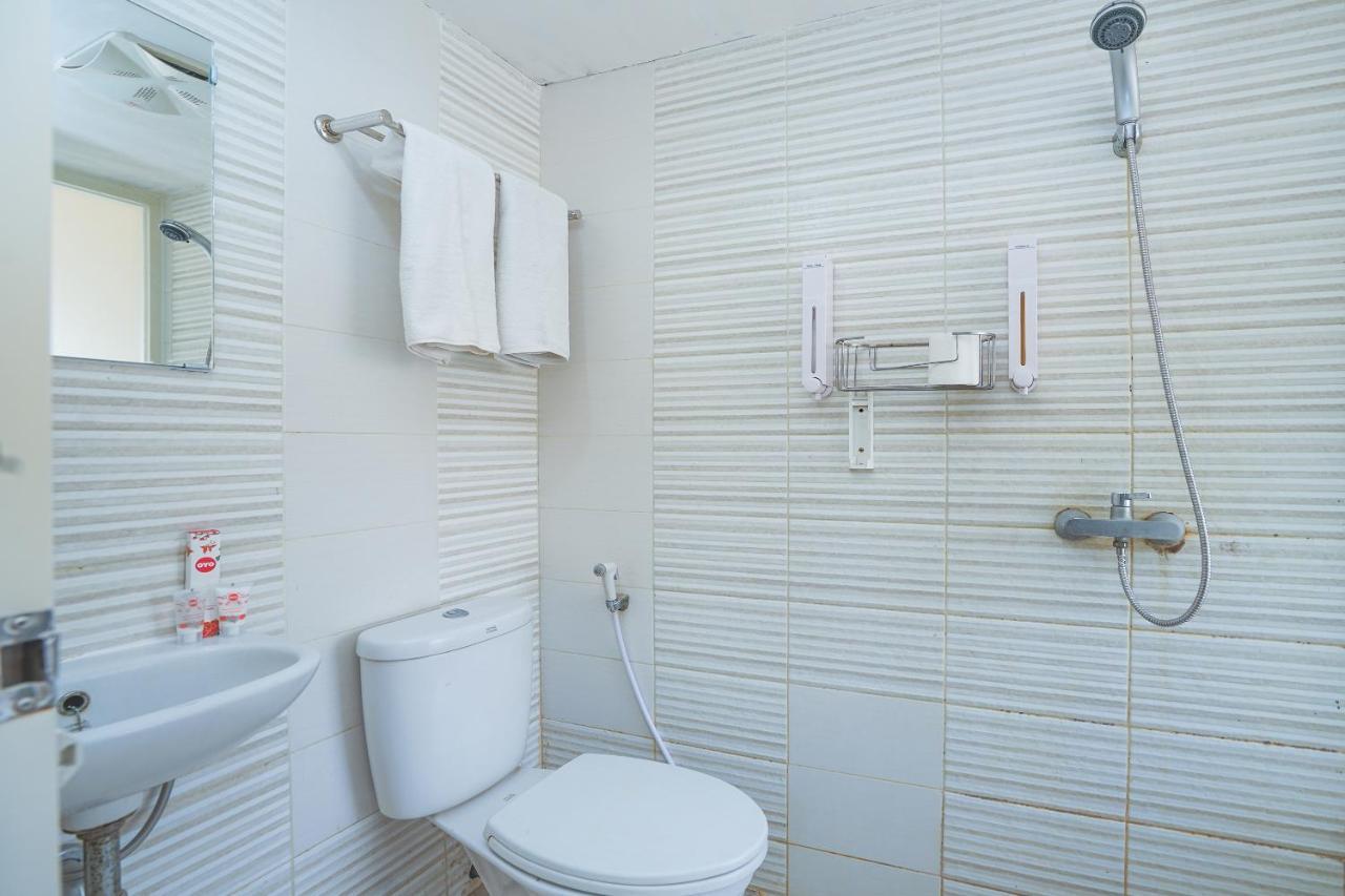 Pratisarawirya Guesthouse by ecommerceloka Surabaya Eksteriør billede