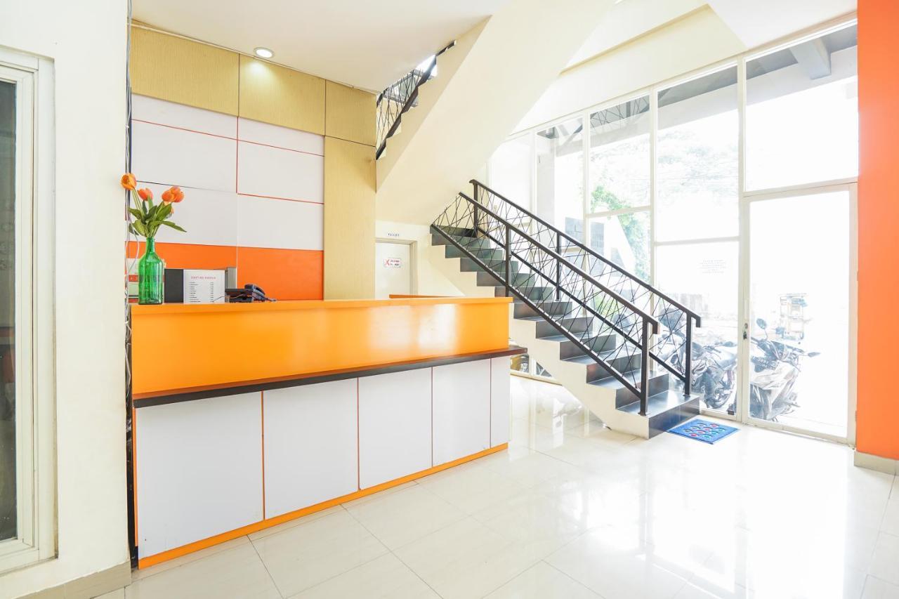 Pratisarawirya Guesthouse by ecommerceloka Surabaya Eksteriør billede