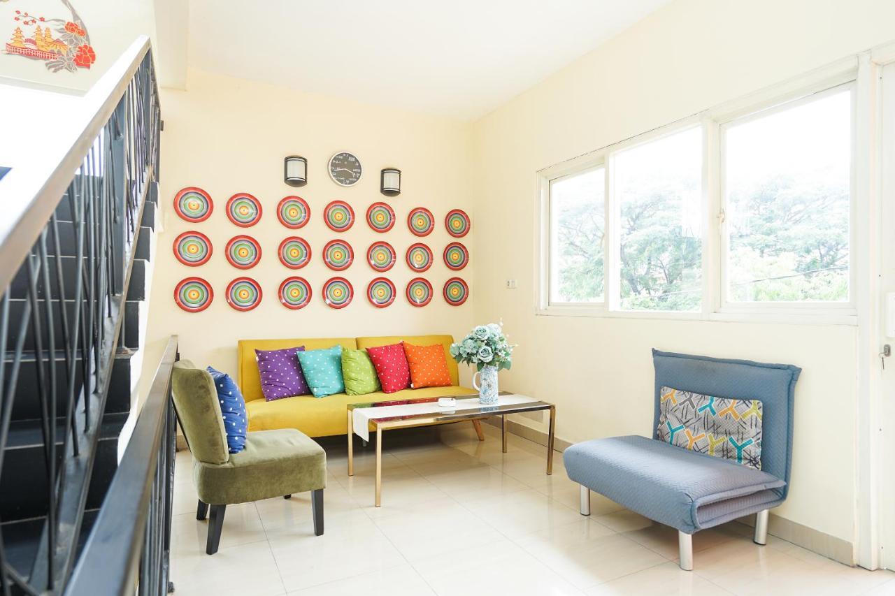 Pratisarawirya Guesthouse by ecommerceloka Surabaya Eksteriør billede