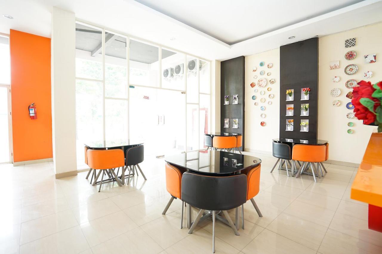 Pratisarawirya Guesthouse by ecommerceloka Surabaya Eksteriør billede