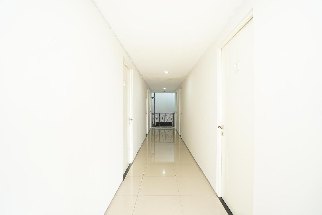 Pratisarawirya Guesthouse by ecommerceloka Surabaya Eksteriør billede