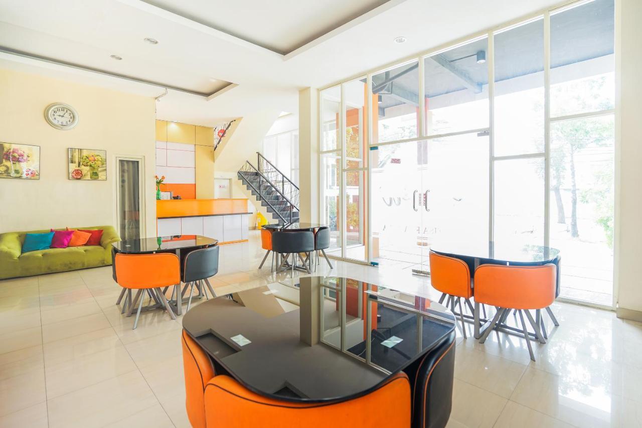 Pratisarawirya Guesthouse by ecommerceloka Surabaya Eksteriør billede