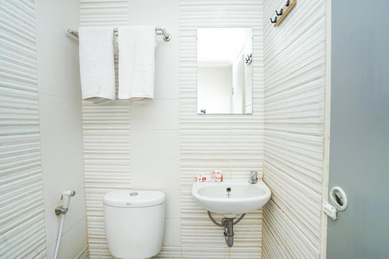 Pratisarawirya Guesthouse by ecommerceloka Surabaya Eksteriør billede