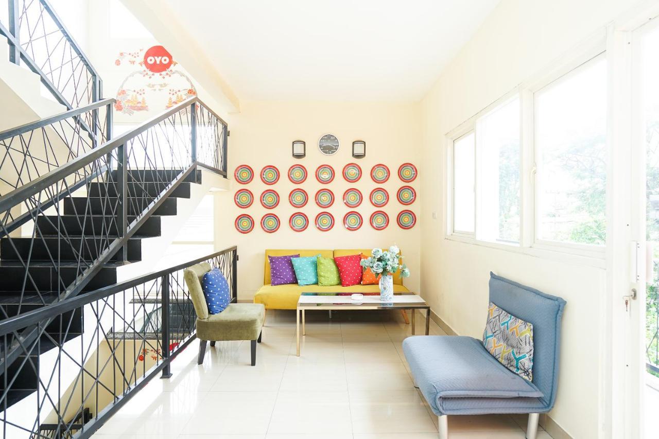 Pratisarawirya Guesthouse by ecommerceloka Surabaya Eksteriør billede